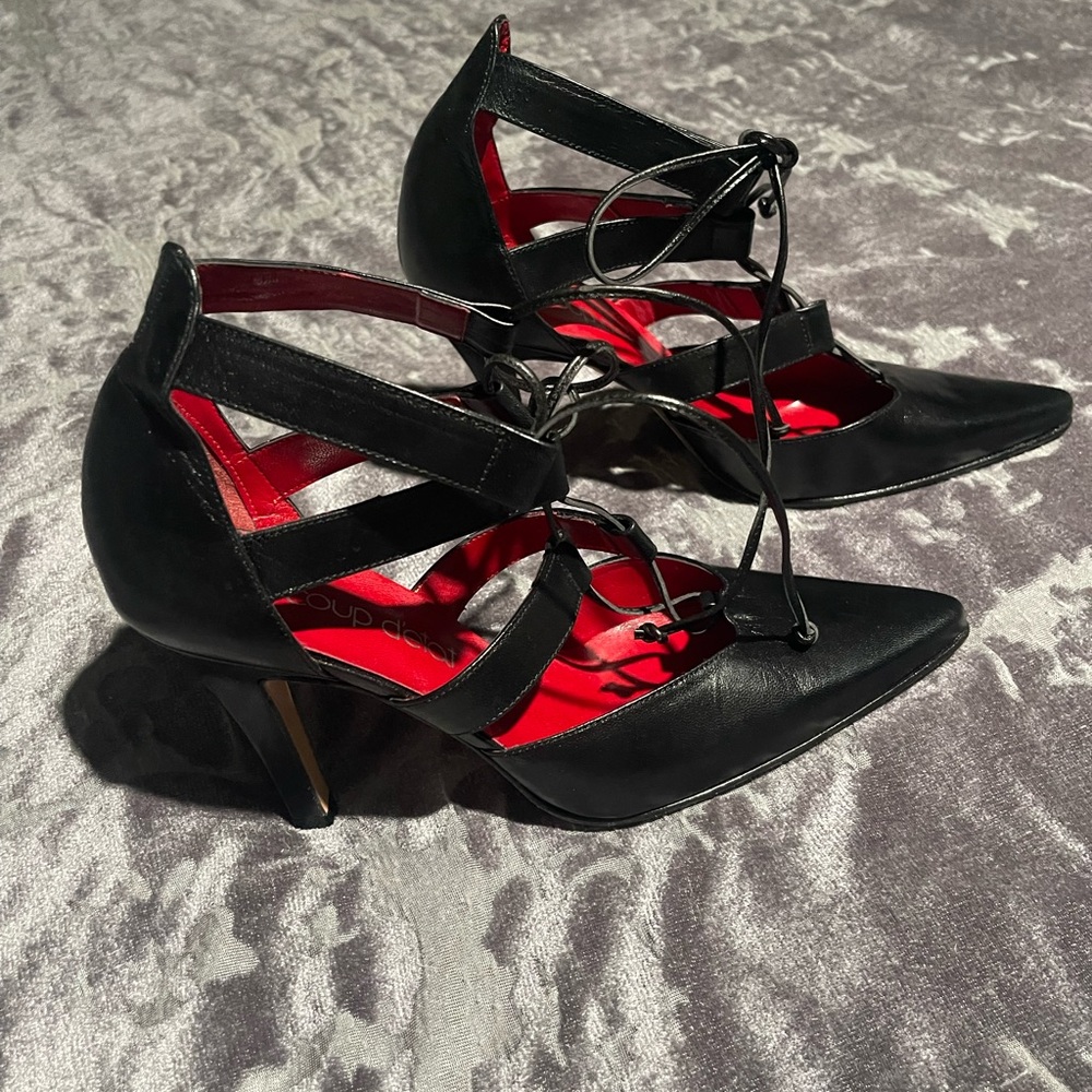 Coup D’état Black Leather Lace-Up Heels | Pointed Toe | Size 8 | Red Interior